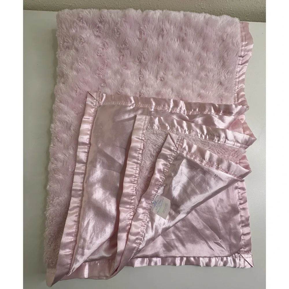 Small‎ Wonders Pink Baby Blanket Swirl Pattern Satin Edge and Backing 30x40